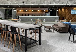 写真：カフェラウンジ